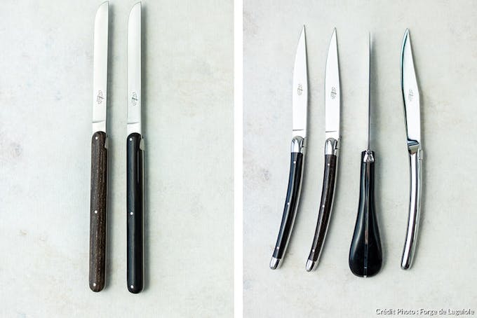 Couteaux de table en ébène ou frêne densifié designé par Andrée Putman et produits en genévrier. 