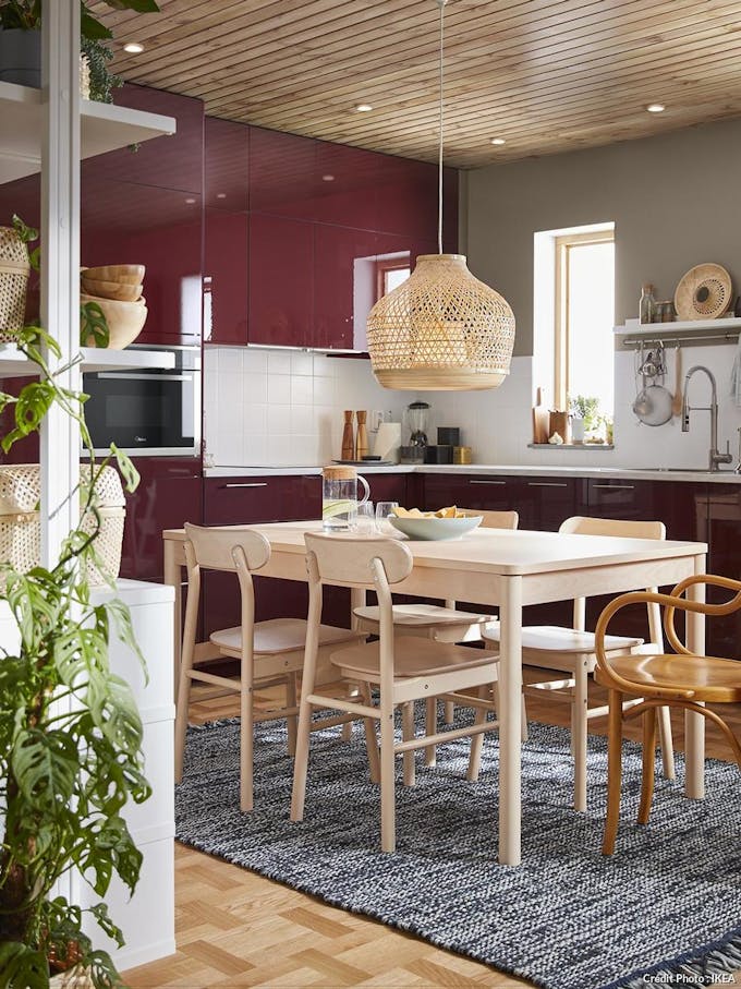 cuisine rouge et bois clair IKEA