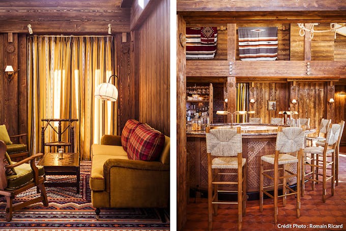 Décor chaleureux et éclectique au Piaf Megève. Un salon et le bar avec chaises hautes bois et osier. 