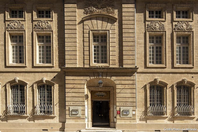 La façade baroque XVIIème siècle de l'hôtel La Mirande.
