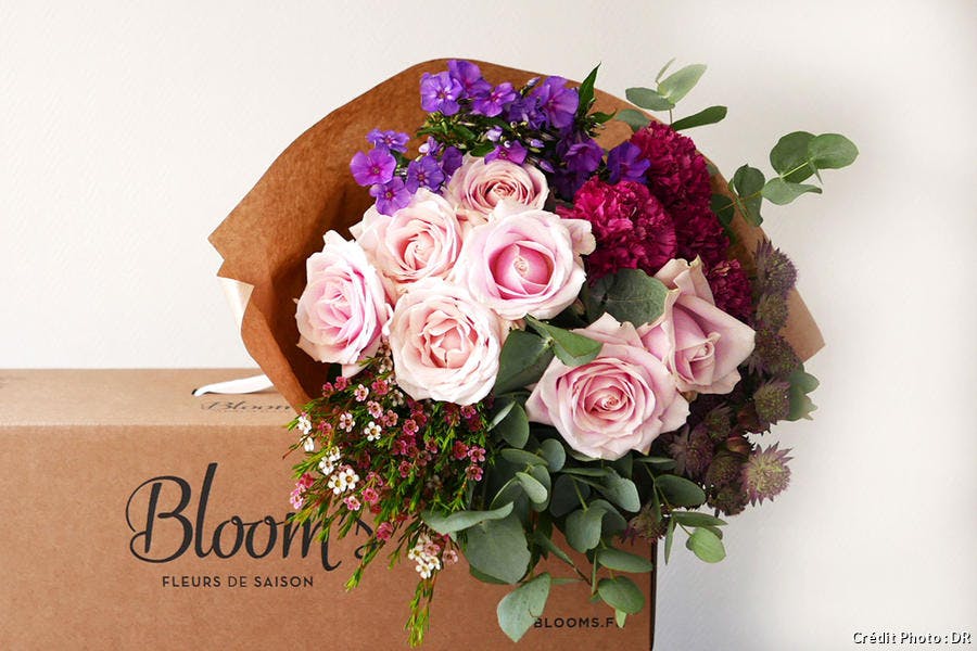 bouquet de fleurs et son carton d'emballage