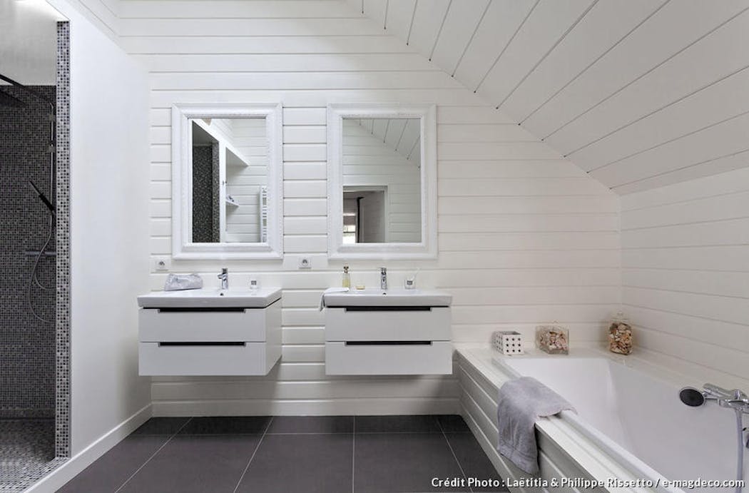 L'armoire de toilette idéale pour les petites salles de bains. Elle combine  mi…  Armoire de toilette, Petit meuble pour salle de bains, Meuble miroir  salle de bain