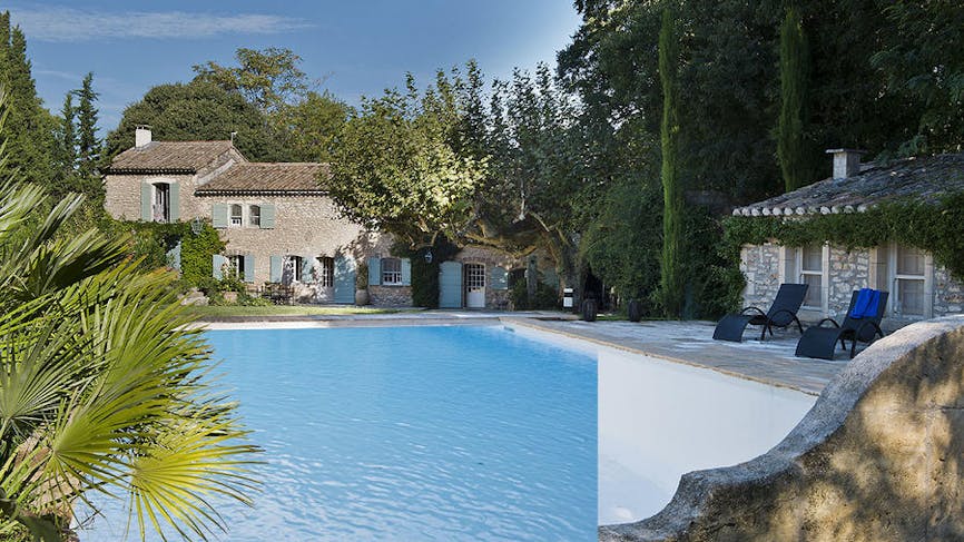 Vue du mas de Saint-Rémy-de-Provence depuis la piscine