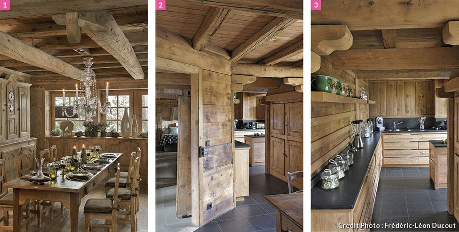 Salle à manger intégralement en bois et cuisine moderne.