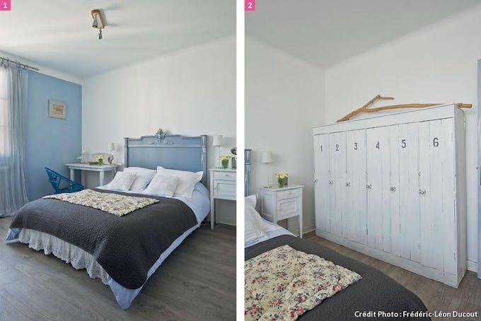Chambre à l'ambiance maritime, gris au sol et bleu au lit. Rangement façon cabines de plage.