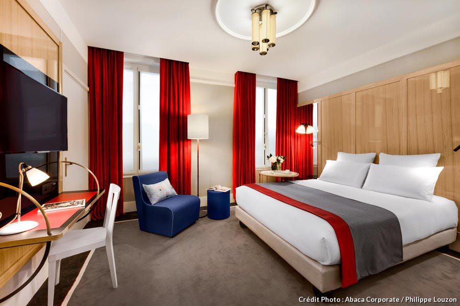 mc-hotel-lechiquier-paris-art-nouveau-deco-chambre-vue-ensemble-1.jpg