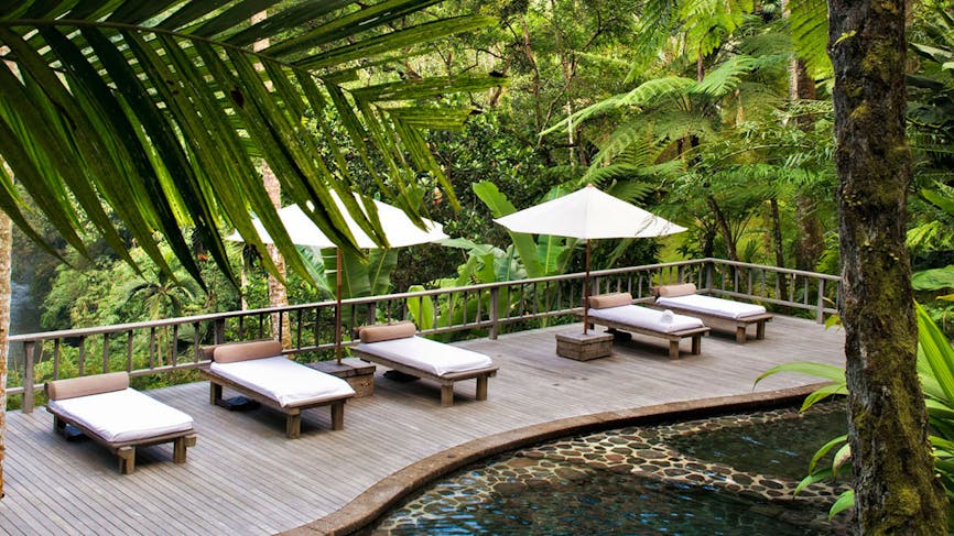 Hôtel à Bali : luxe et végétation exubérante