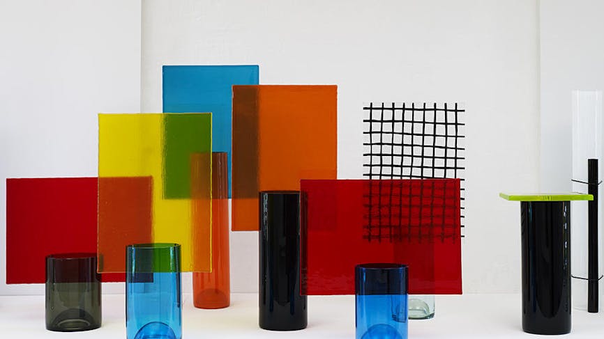 Les vases écrans en verre soufflé de couleurs signés Pierre Charpin