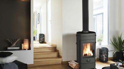 Poêles et cheminées : bien choisir son appareil de chauffage au bois, l'installer dans les règles et profiter d'un confort douillet