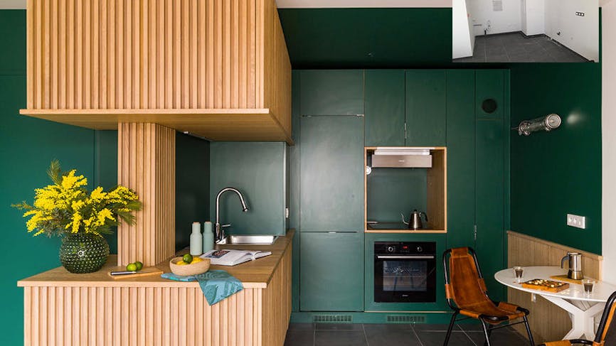cuisine en bois et murs verts