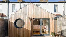 Une extension en bois atypique dans la banlieue de Londres