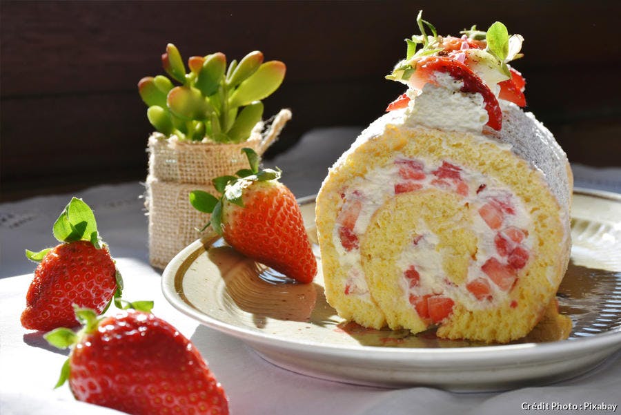 gâteau roulé aux fraises et à la mascarpone