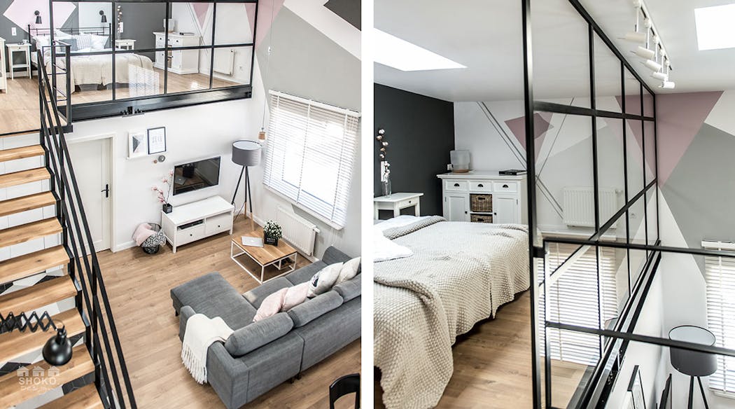 une chambre à coucher derrière une mezzanine en aluminium et verre dans un appartement d'inspiration scandinave.