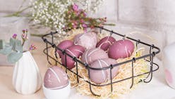 Teindre des œufs de Pâques façon Shibori