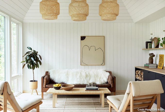 un salon lambrisé d'inspiration scandinave et minimaliste 