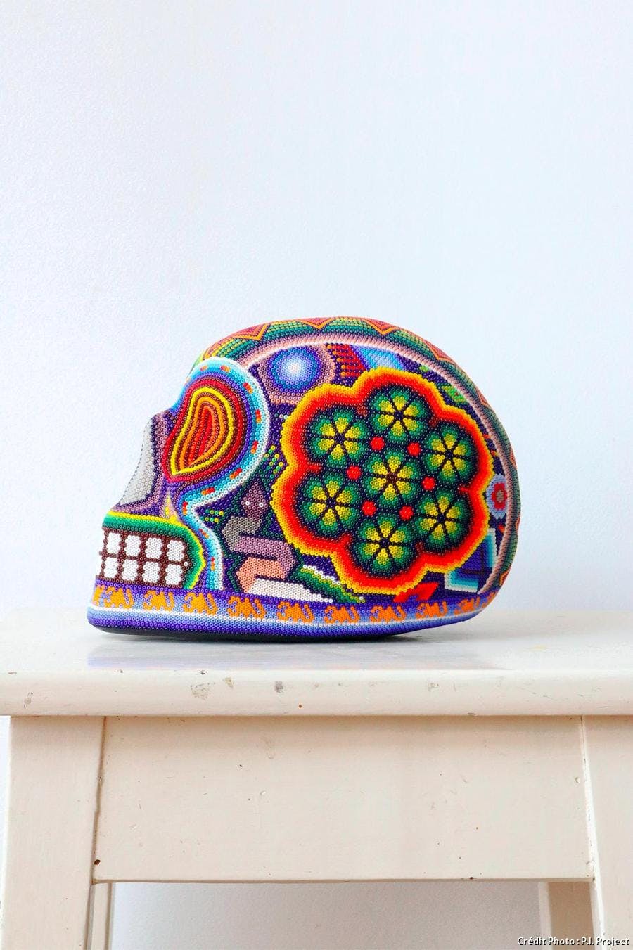 Crâne décoratif mexicain coloré