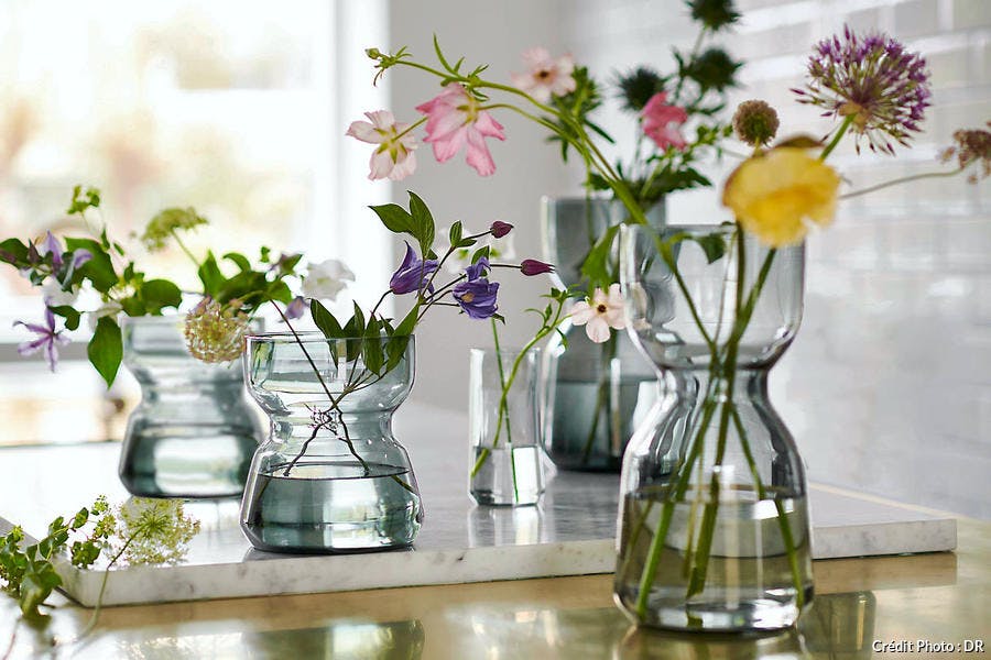 Vase et fleurs  "care design"
