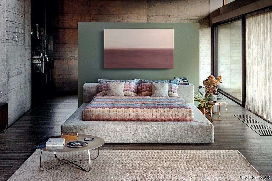 lit plat ressemblant à un canapé lounge