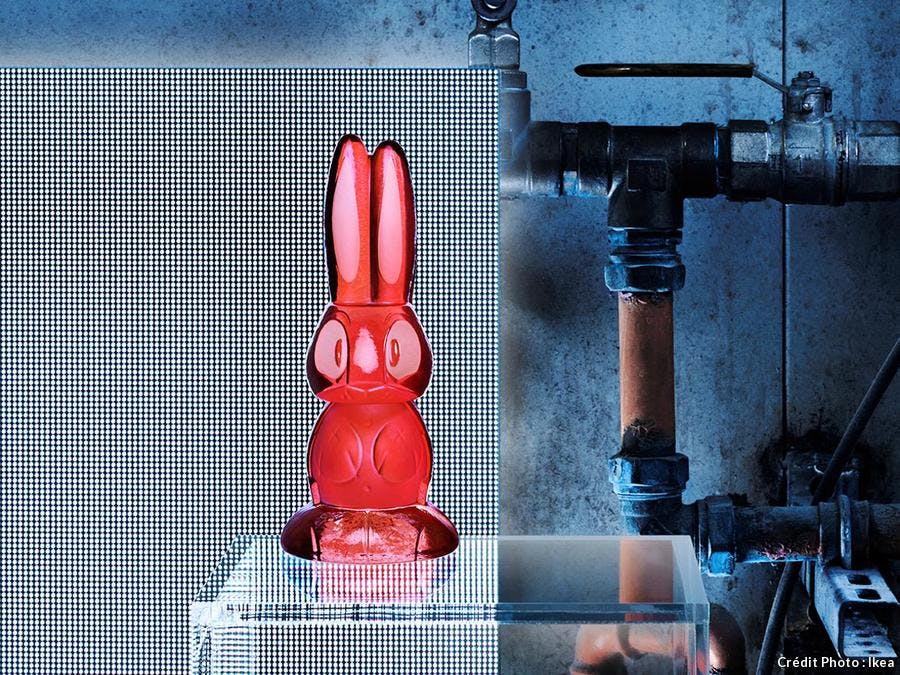 Figurine en forme de lapin en verre soufflé rouge