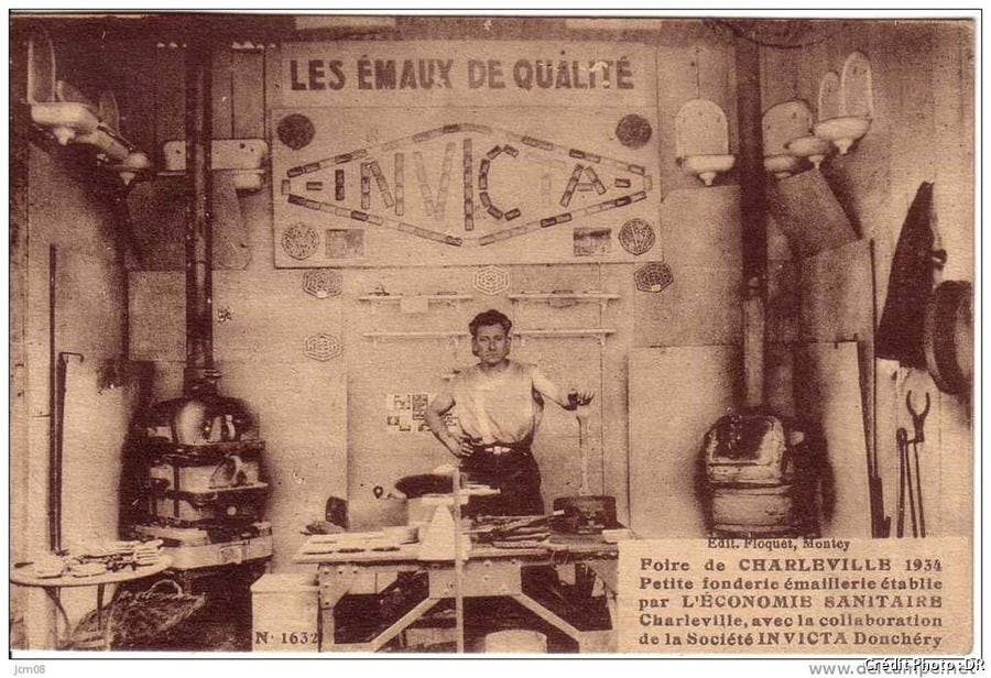 une photo vintage représentant un ouvrier dans une usine