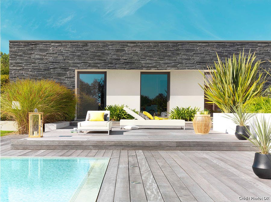 maison contemporaine avec piscine revêtue d'un parement contemporain gris tahoe