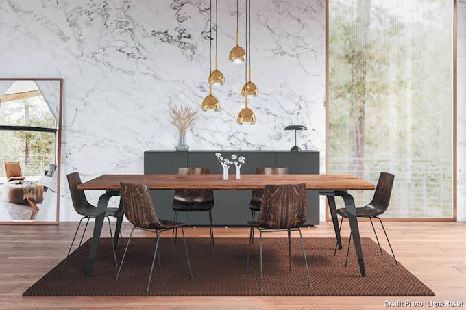 une salle à manger contemporaine avec du mobilier en bois