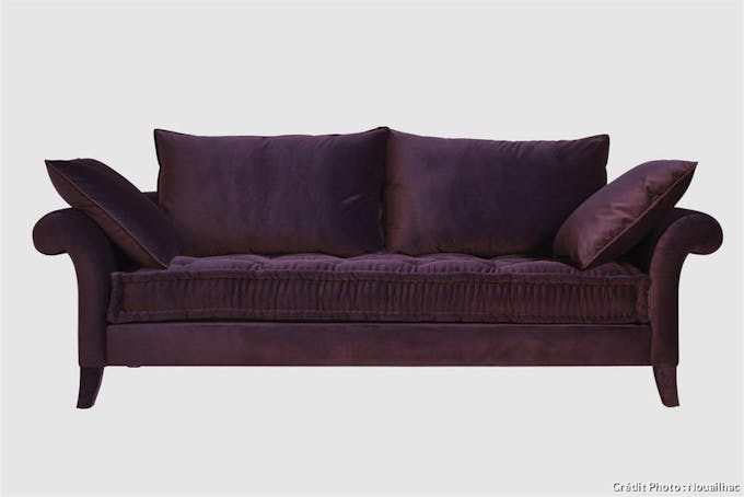 Un canapé Zénith violet.