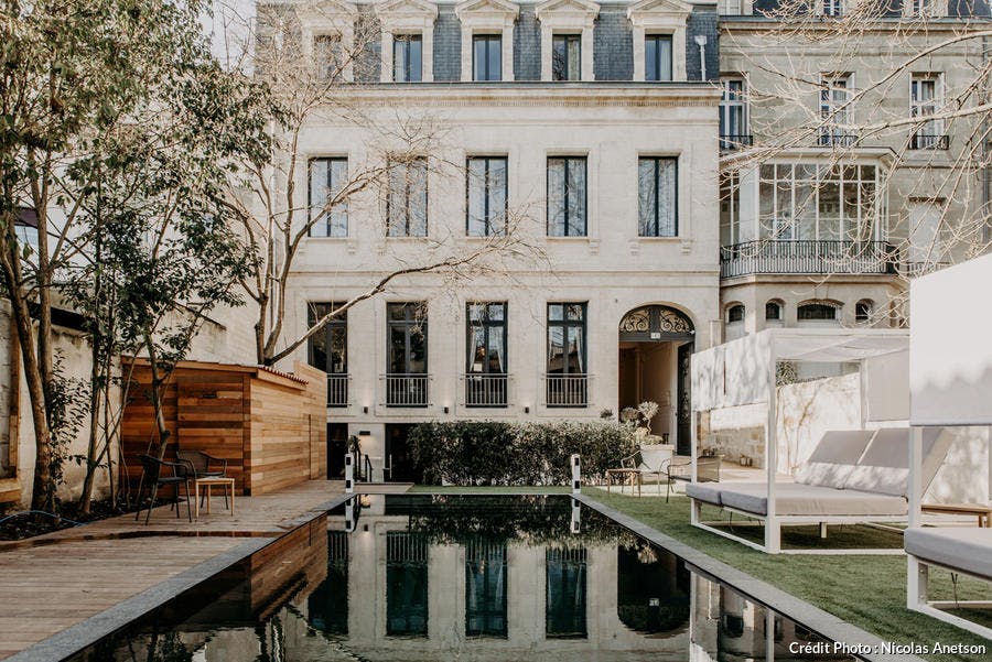 Palais Gallien à Bordeaux - Jardin avec piscine