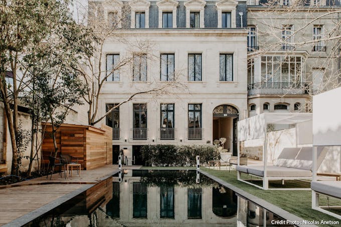 Palais Gallien à Bordeaux - Jardin avec piscine
