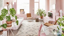 Appartement rénové en monochrome rose pâle !
