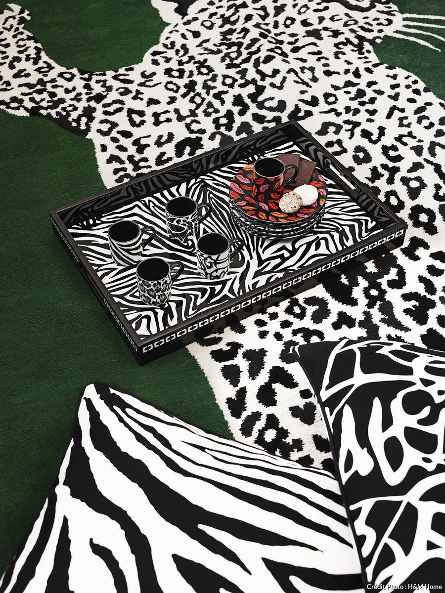 plateau et tapis noirs et blancs Diane Von Furstenberg