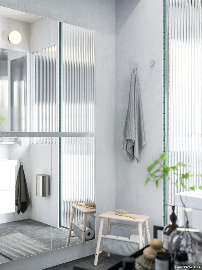 salle de bains lumineuse IKEA