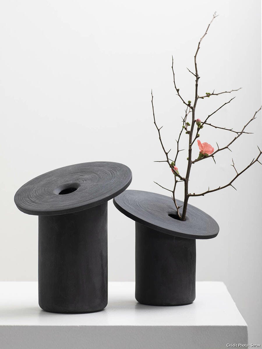 vase noir design serax