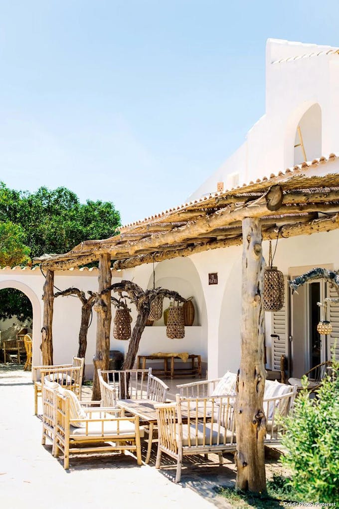 Terrasse style ibiza Formentera avec pergola en bois 