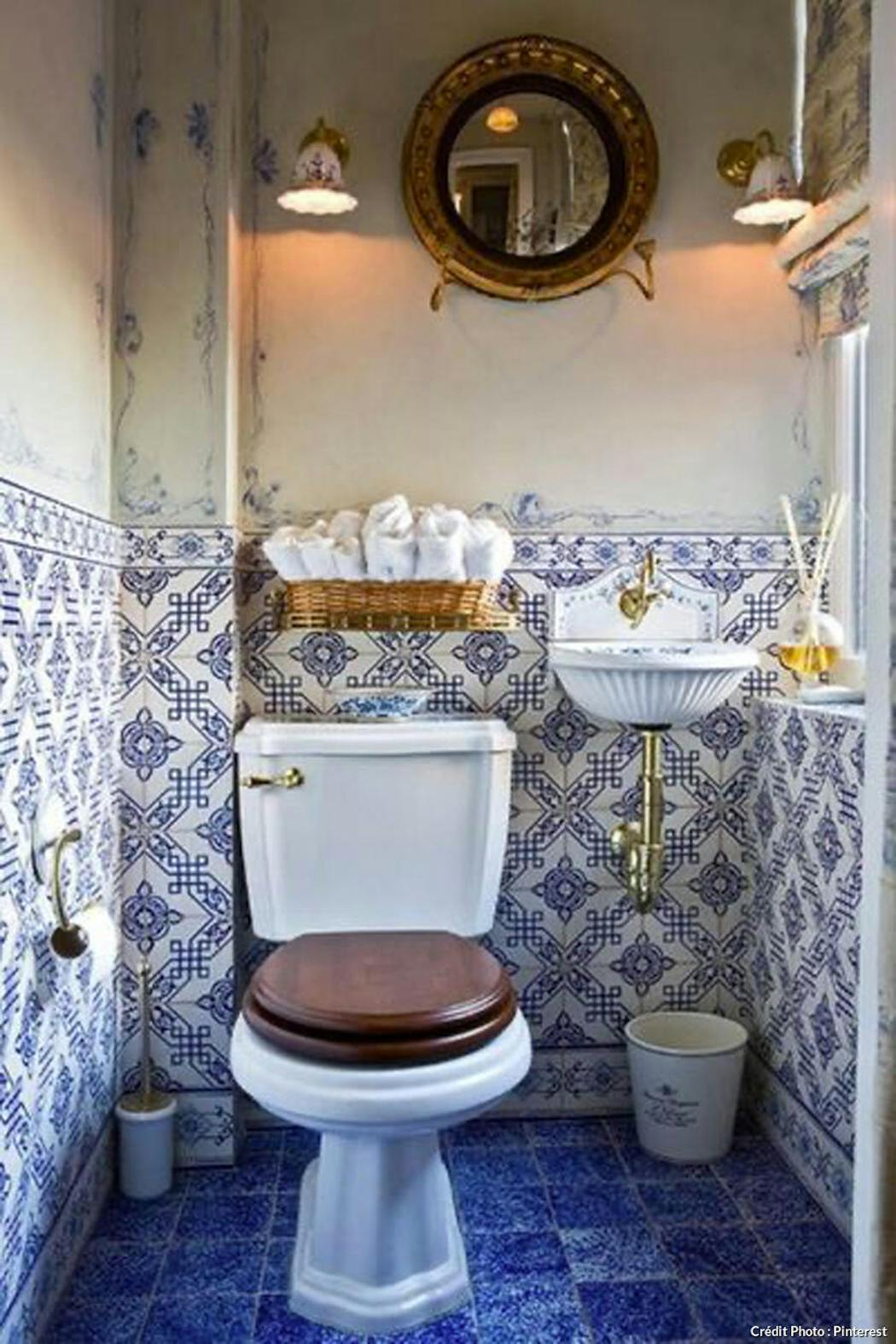 Relooking toilettes : 25 façons d'adopter le bleu