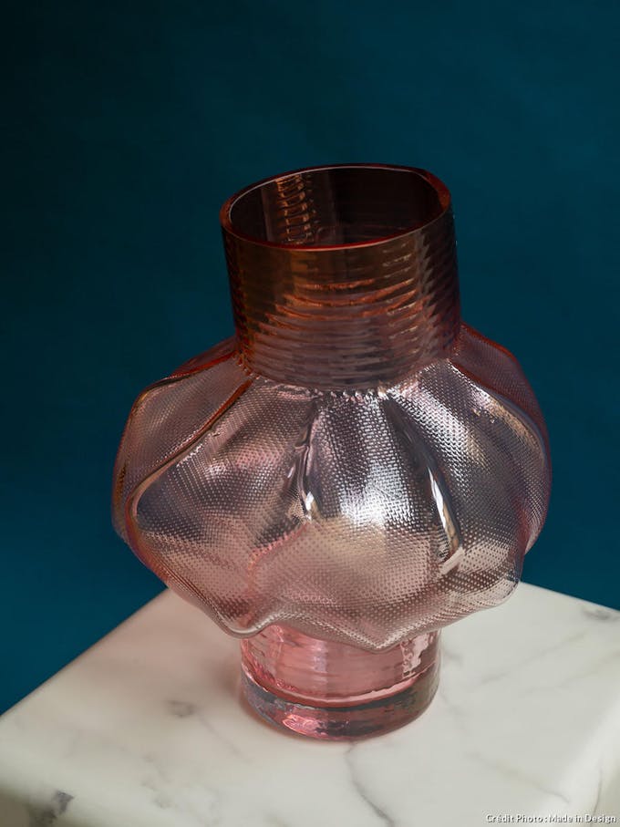 vase en verre rose