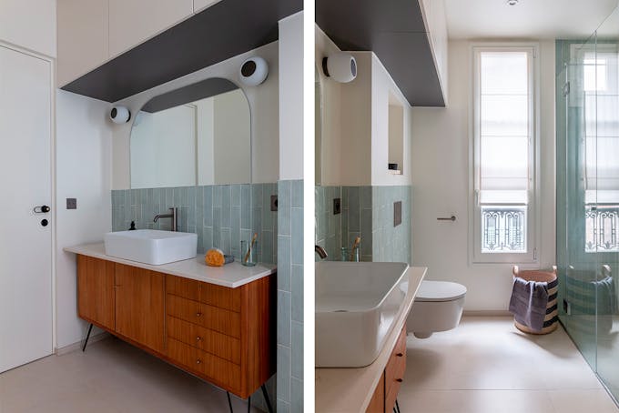 Une petite salle de bain avec miroir chauffant antibuée