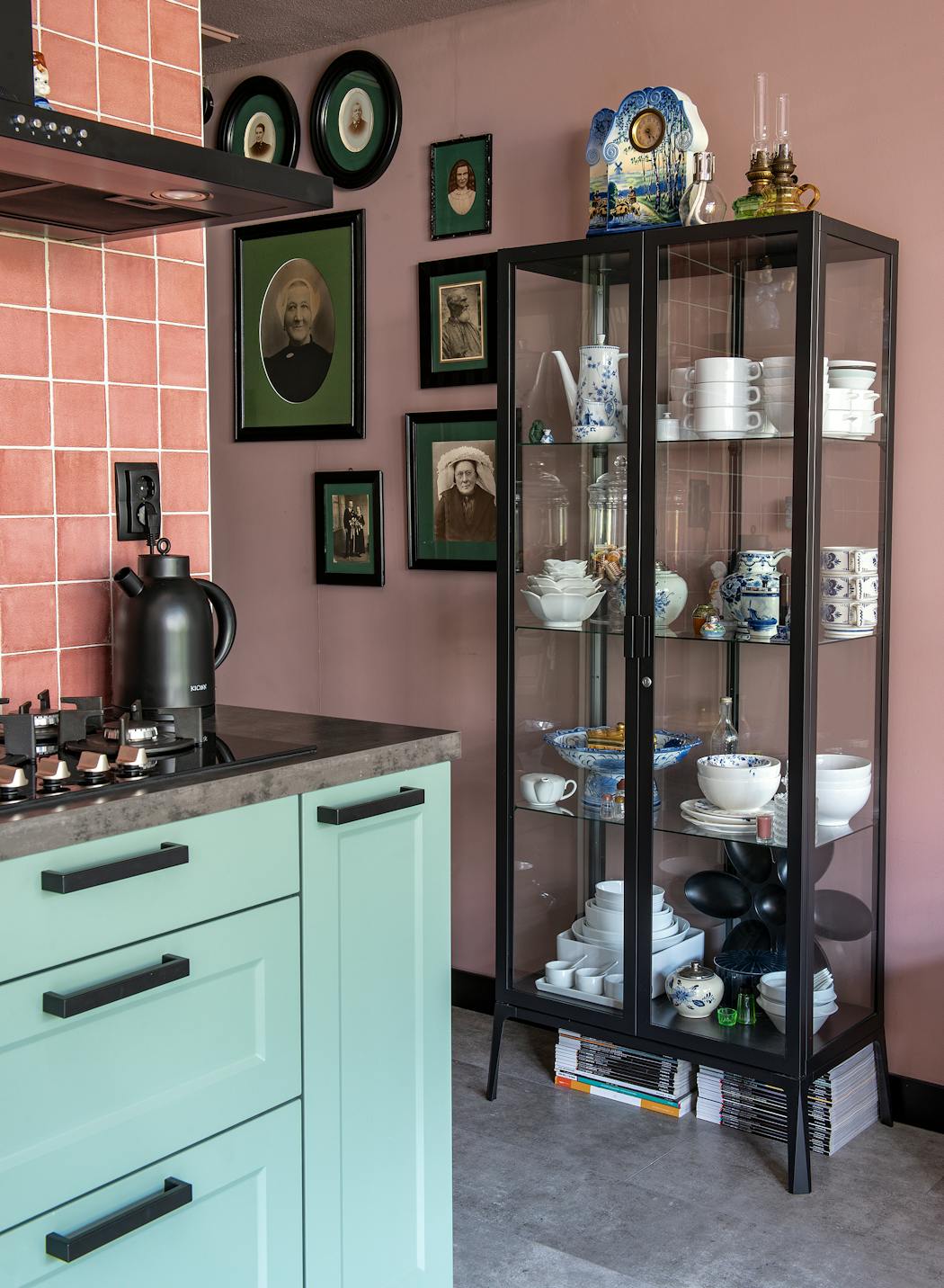 cabinet de curiosité vaisselle